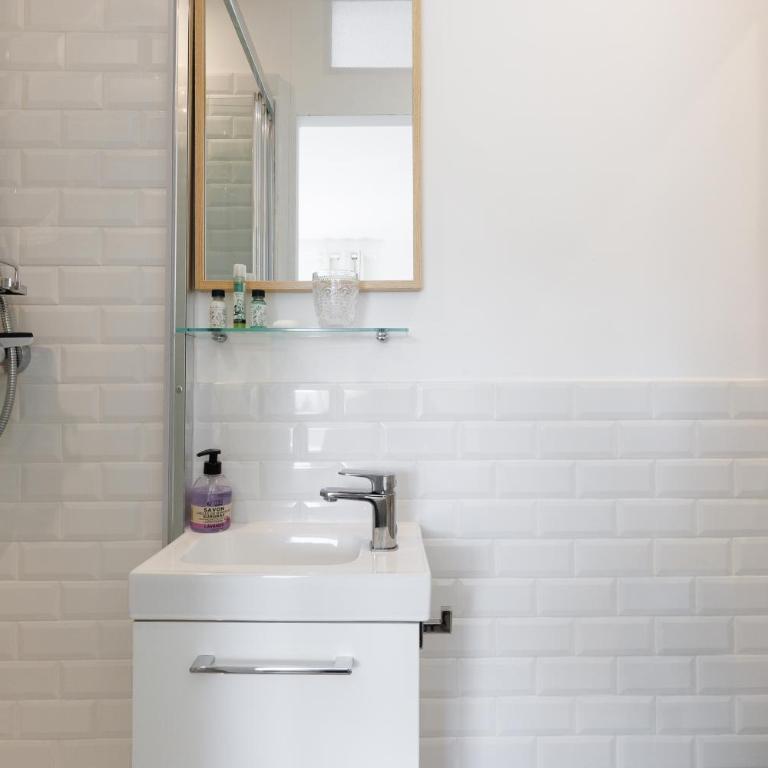 Vivez la douceur de Mougins : une maison pleine de charme pour des moments de partage - Maison 2 Chambres - 40
