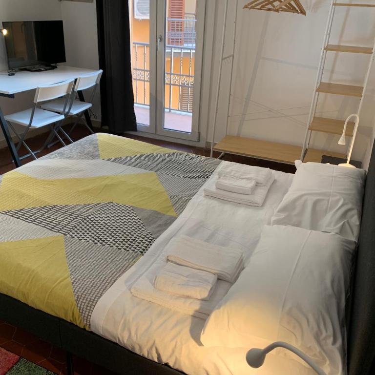 Old City Bologna Rooms and Accomodations - Standard Double Room with Shared Bathroom - 2