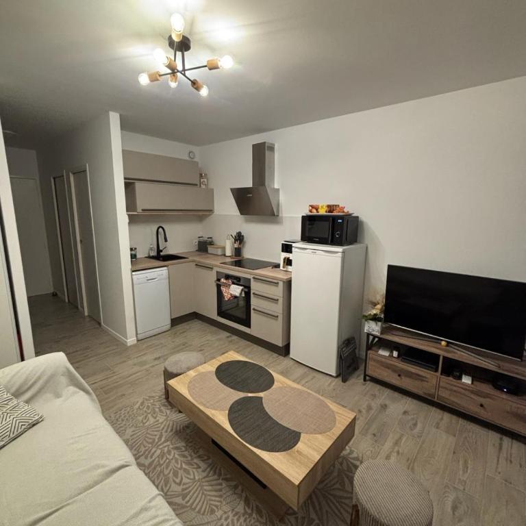 Appartement au calme a 15mn de la plage à pied pour 4 personnes - Two-Bedroom Apartment - 5