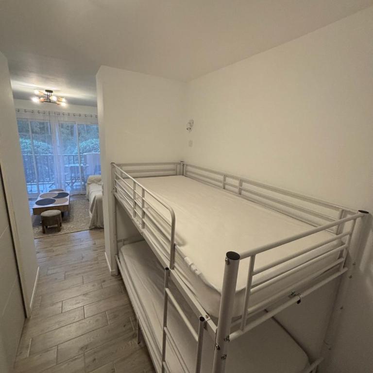 Appartement au calme a 15mn de la plage à pied pour 4 personnes - Two-Bedroom Apartment - 7