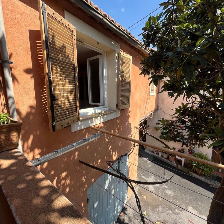 Charmente maison de village avec terrasse - Casa con 1 Camera da Letto - 8