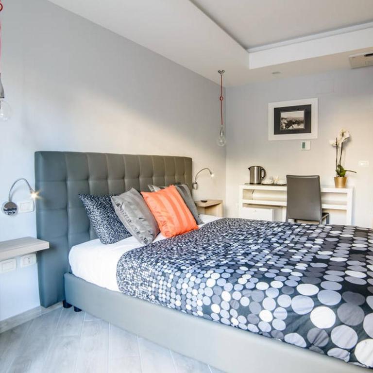 Riviera Luxury Suites - Camera Matrimoniale Deluxe con Balcone - 5