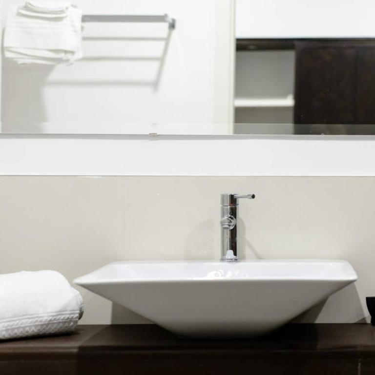 Riviera Luxury Suites - Camera Matrimoniale Deluxe con Balcone - 6