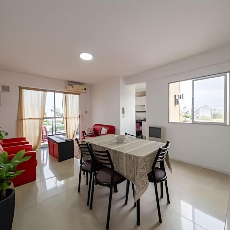 Amplio depto. zona abasto - Apartamento de 2 dormitorios - 2