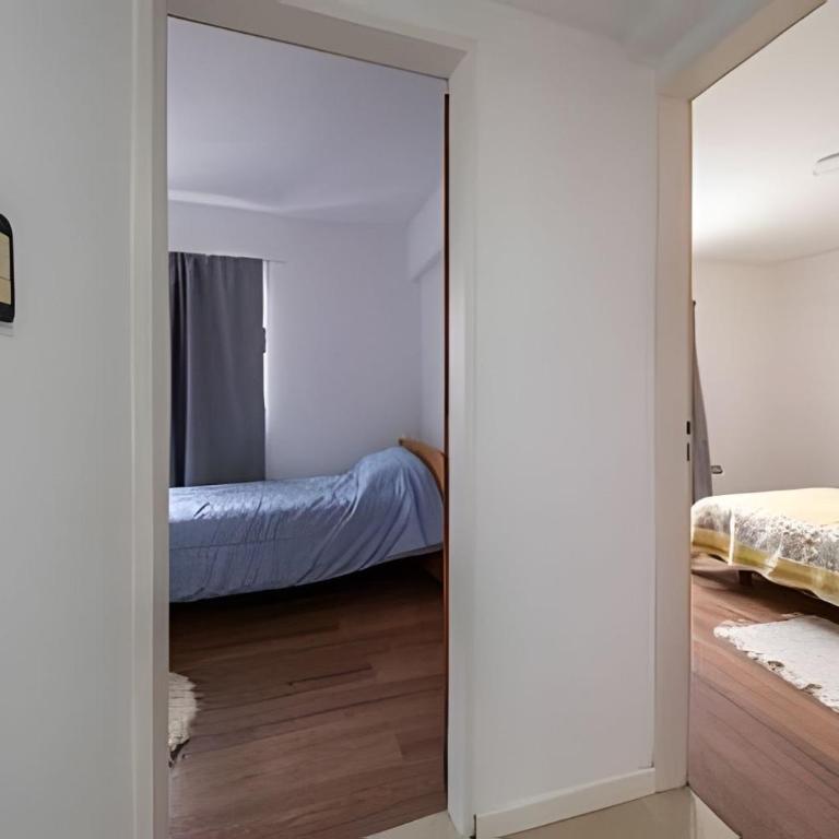 Amplio depto. zona abasto - Apartamento de 2 dormitorios - 10