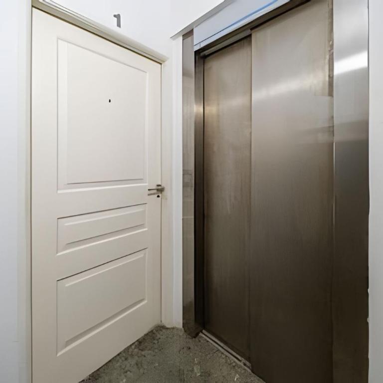 Amplio depto. zona abasto - Apartamento de 2 dormitorios - 24