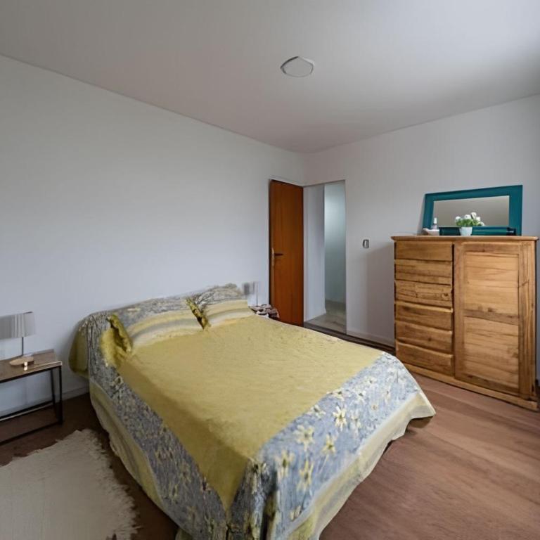 Amplio depto. zona abasto - Apartamento de 2 dormitorios - 30