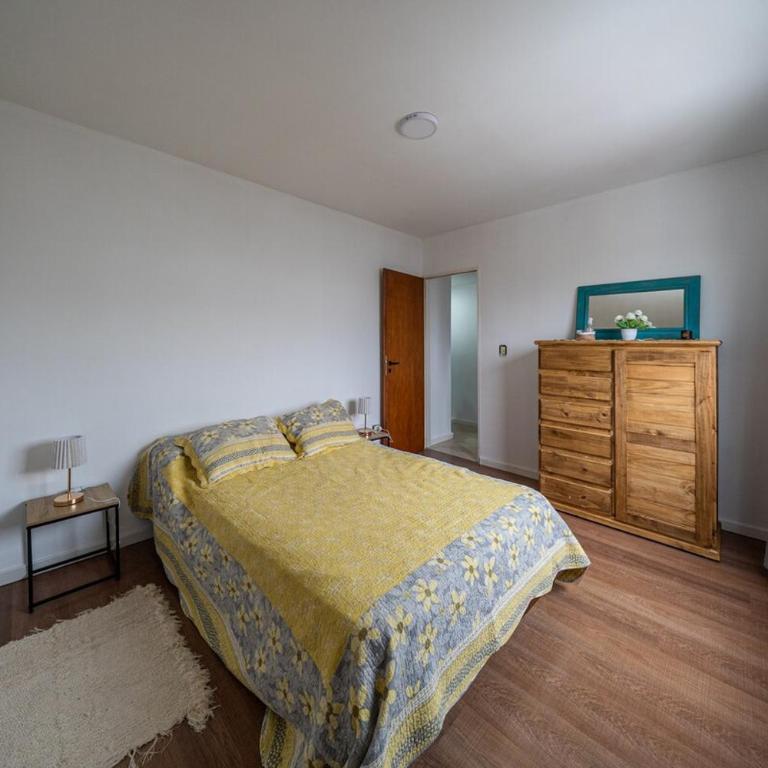 Amplio depto. zona abasto - Apartamento de 2 dormitorios - 3