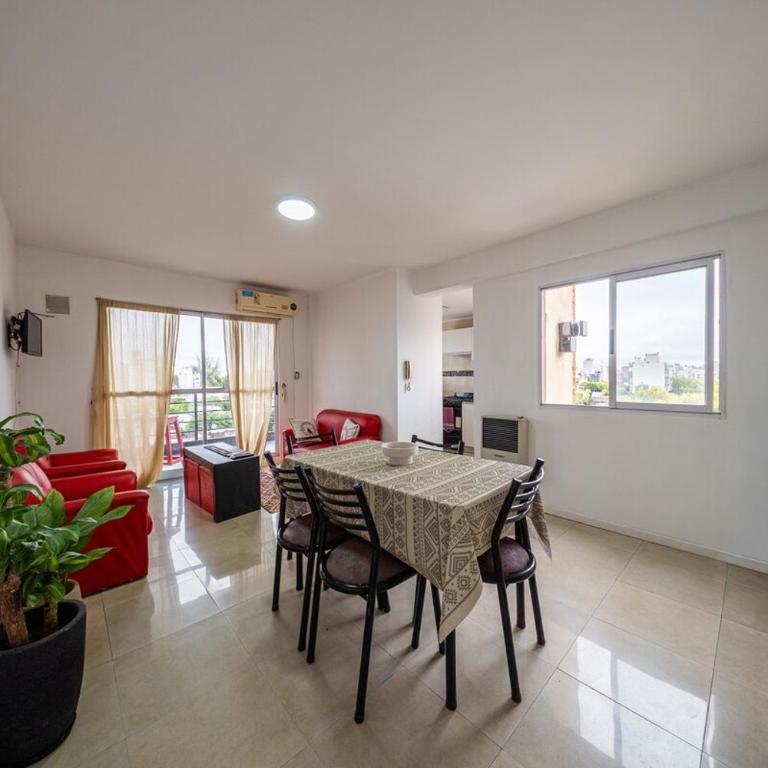 Amplio depto. zona abasto - Apartamento de 2 dormitorios - 7