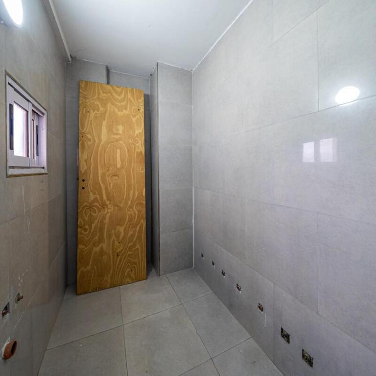 Amplio depto. zona abasto - Apartamento de 2 dormitorios - 37