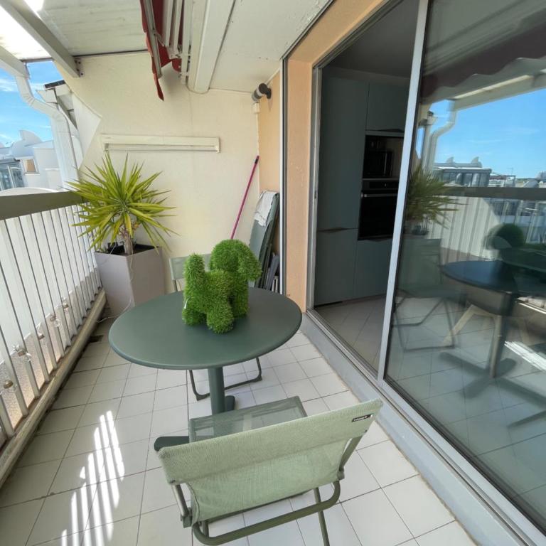 Vittoria Immobilier 3 - REGLEMENT SUR PLACE - chèques vacances acceptés - Two-Bedroom Apartment with Terrace - 1