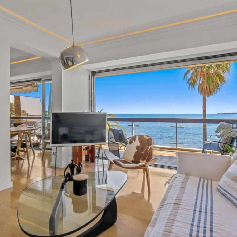 Ref 2060- Cannes Appartement pied dans l'eau 3 pièces vue mer - Appartement - 3