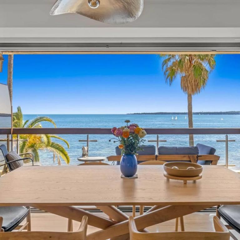 Ref 2060- Cannes Appartement pied dans l'eau 3 pièces vue mer - Appartement - 5