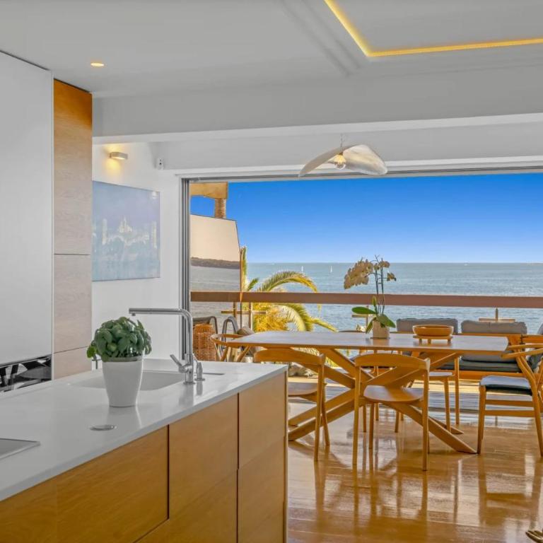Ref 2060- Cannes Appartement pied dans l'eau 3 pièces vue mer - Appartement - 9