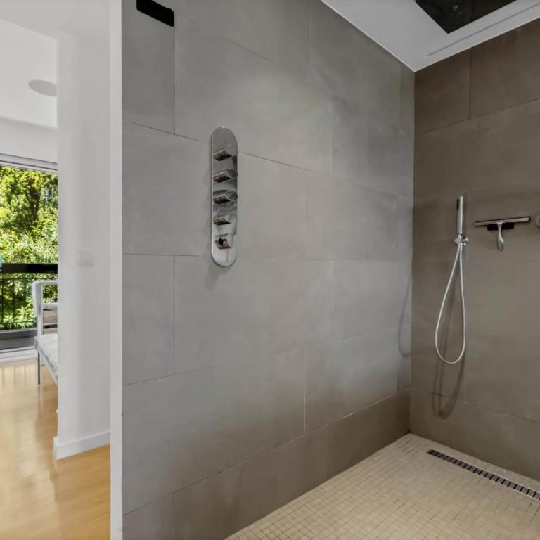 Ref 2060- Cannes Appartement pied dans l'eau 3 pièces vue mer - Appartement - 18