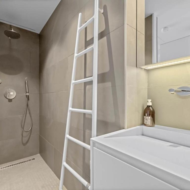 Ref 2060- Cannes Appartement pied dans l'eau 3 pièces vue mer - Appartement - 22