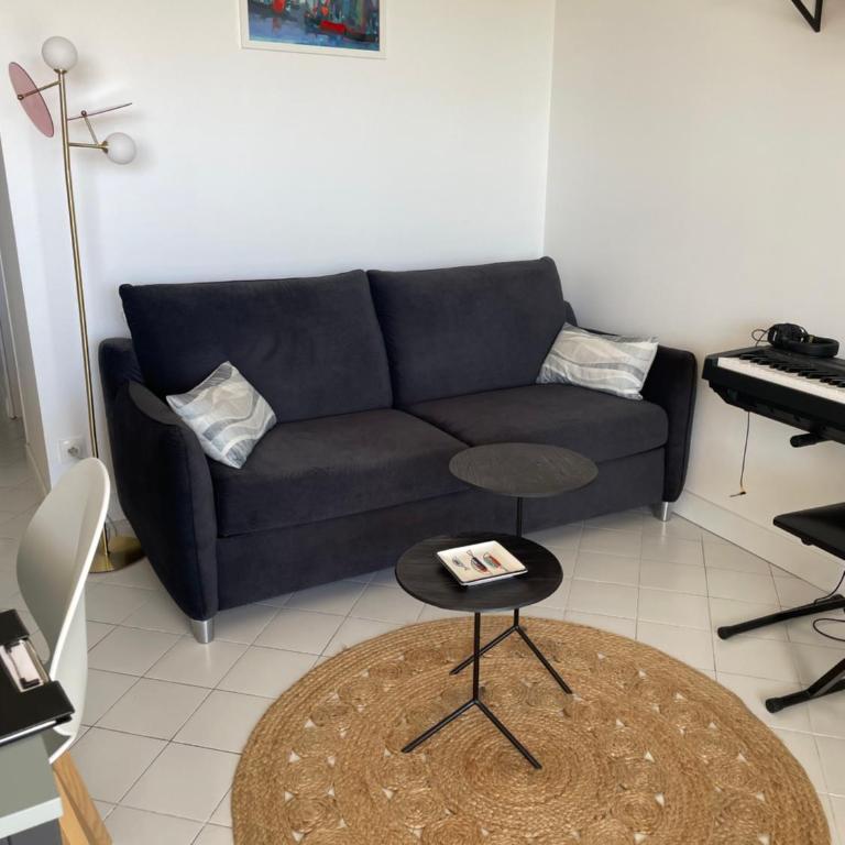 Vittoria Immobilier 3 - REGLEMENT SUR PLACE - chèques vacances acceptés - Two-Bedroom Apartment with Terrace - 3
