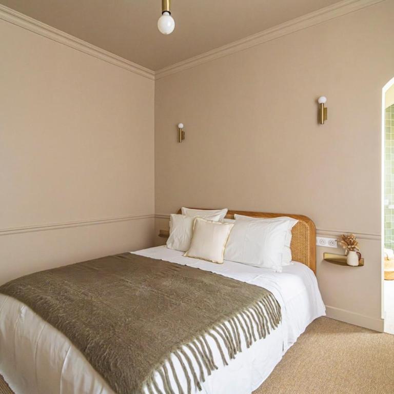 Magnifique Appartement vue cathédrale avec parking privé - Three-Bedroom Apartment - 11