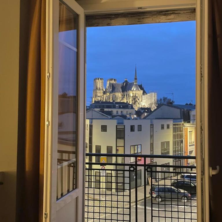 Magnifique Appartement vue cathédrale avec parking privé - Three-Bedroom Apartment - 12