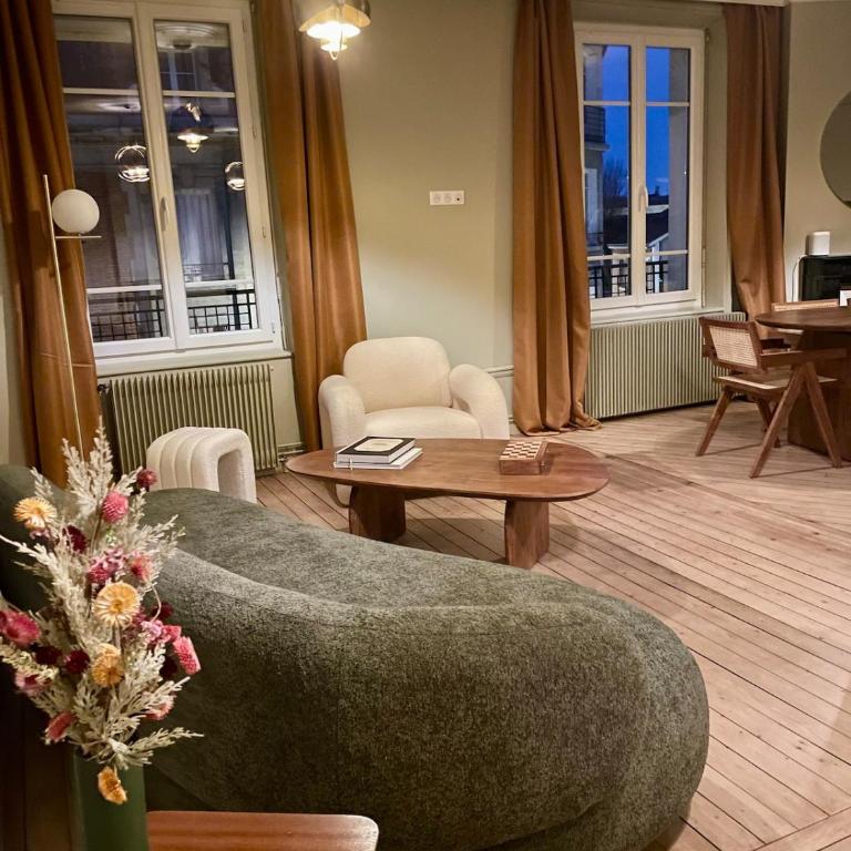 Magnifique Appartement vue cathédrale avec parking privé - Three-Bedroom Apartment - 22