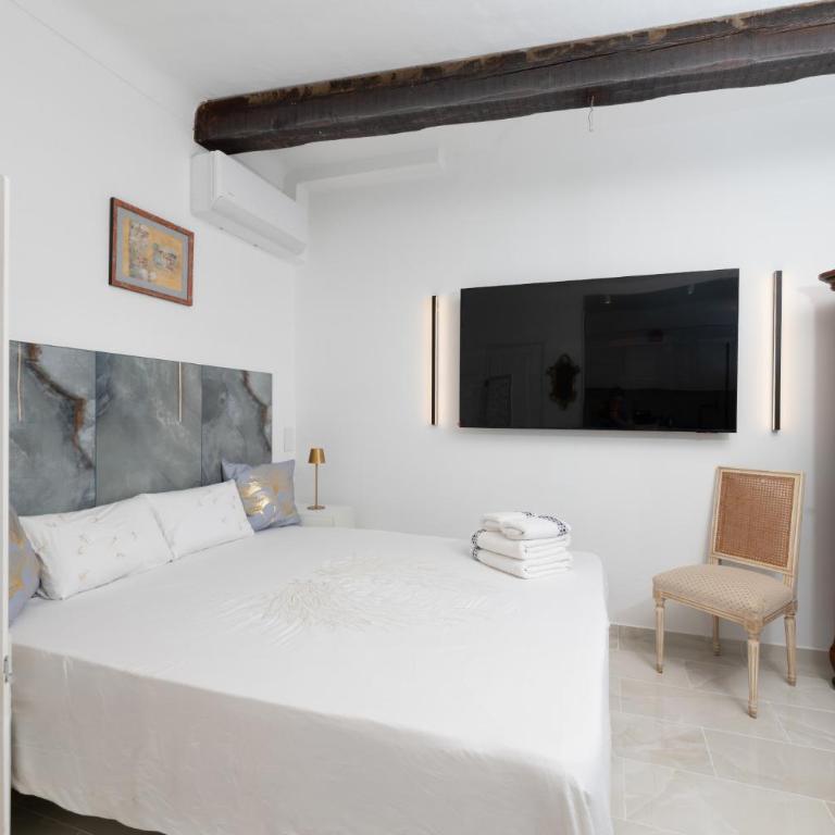"Philomer Remparts" Art Deco Apartments by Sea and Parc - One-Bedroom Apartment with Balcony and Sea View - 8