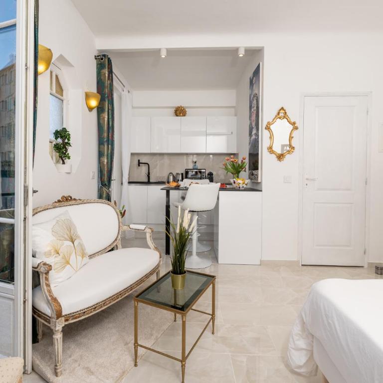 "Philomer Remparts" Art Deco Apartments by Sea and Parc - One-Bedroom Apartment with Balcony and Sea View - 10