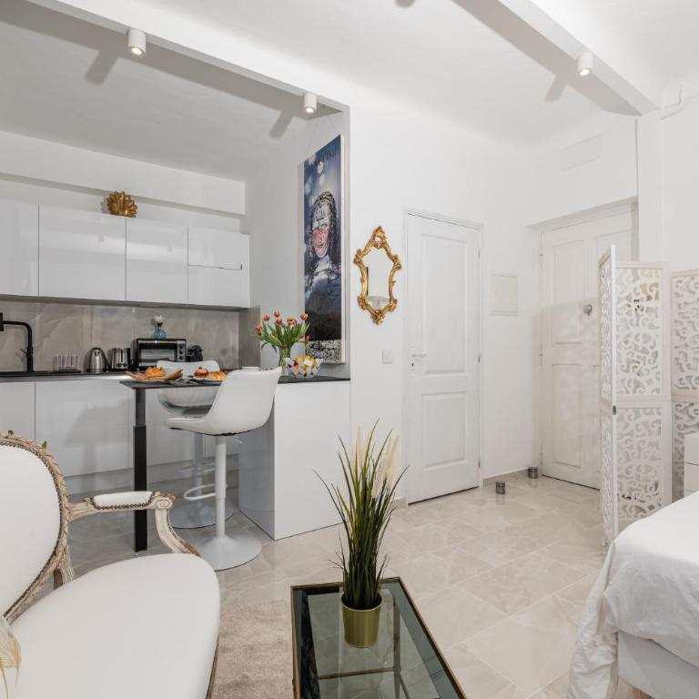 "Philomer Remparts" Art Deco Apartments by Sea and Parc - One-Bedroom Apartment with Balcony and Sea View - 19