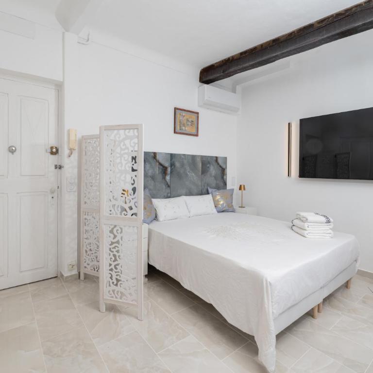"Philomer Remparts" Art Deco Apartments by Sea and Parc - One-Bedroom Apartment with Balcony and Sea View - 20