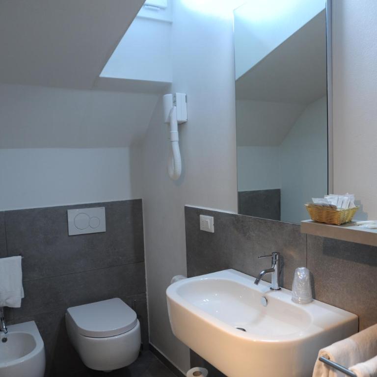 Hotel Astoria - Camera Quadrupla Comfort - 15