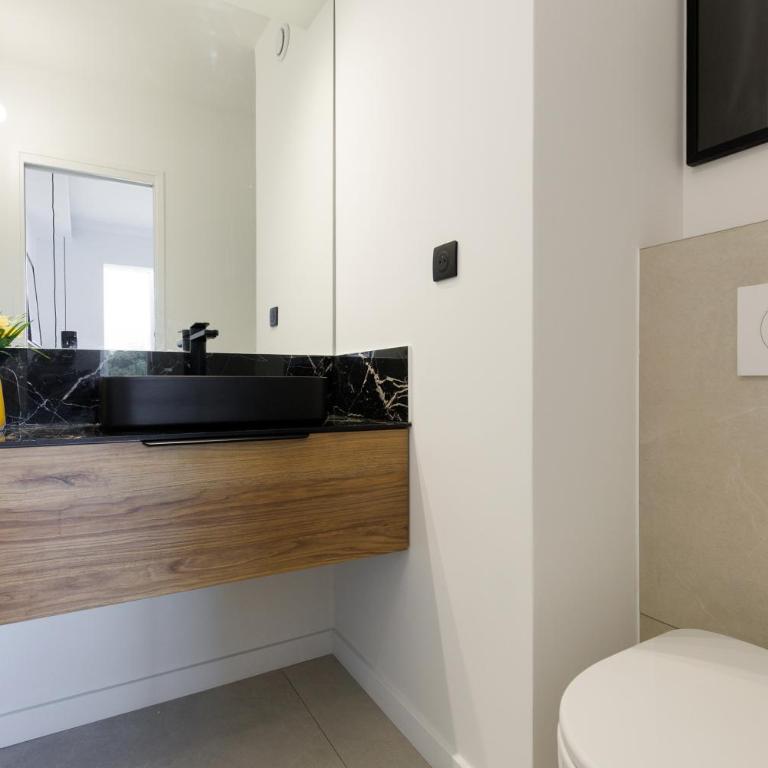 Vue mer exceptionnelle sur plage du Midi en 1re ligne- 2 chambres - Appartement 2 Chambres - 13