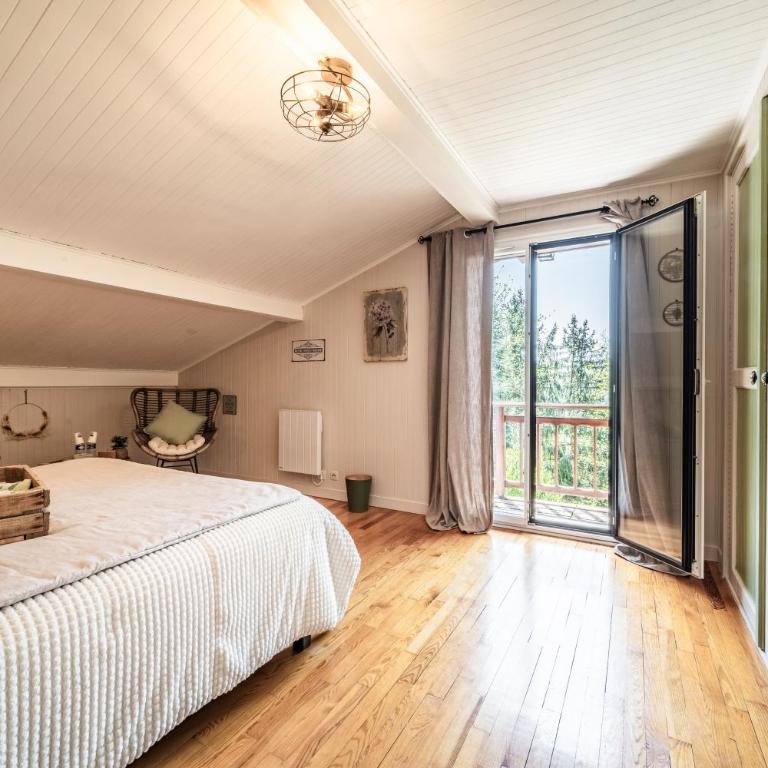 Le Chalet Des Pesettes - Chambre Double - Vue sur Montagne - 9