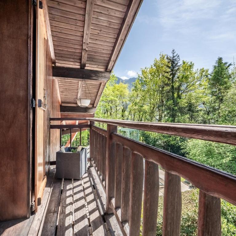 Le Chalet Des Pesettes - Chambre Double - Vue sur Montagne - 10