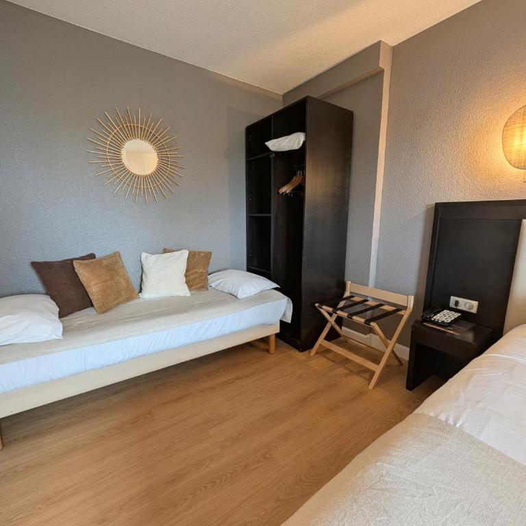 Hôtel Le Collier - Chambre Triple - Côté Ville - 2