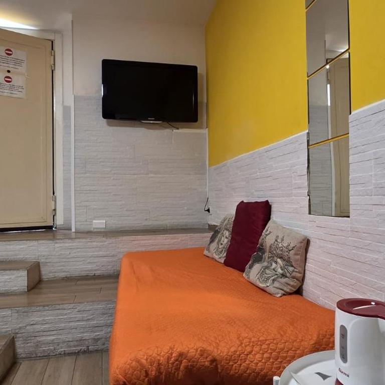 House di Federico - Triple Room with Private Bathroom - 11