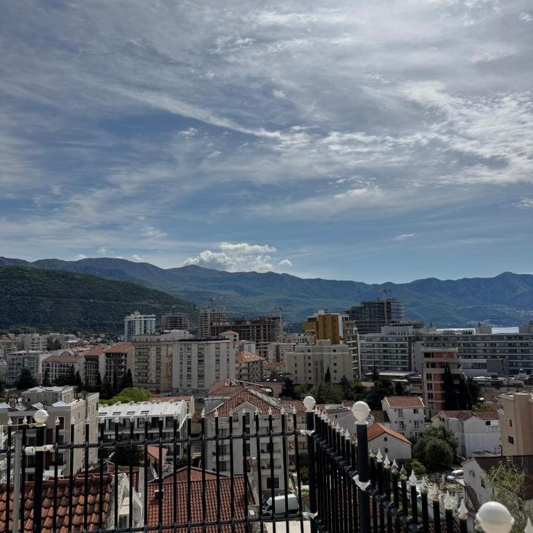 Apartments Top of Budva - Superior Trokrevetna Soba sa Pogledom na More - 1