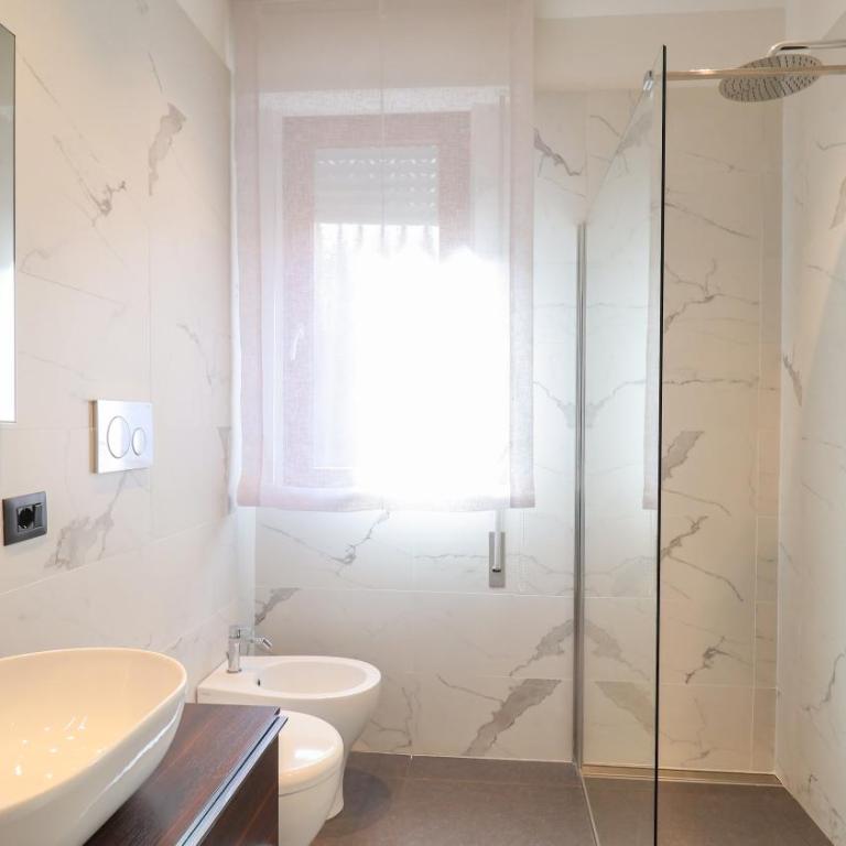 Great Apartment near the Centre - with Free Parking - Apartment mit 3 Schlafzimmern und Balkon - 24