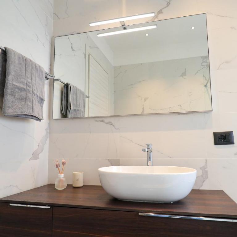 Great Apartment near the Centre - with Free Parking - Apartment mit 3 Schlafzimmern und Balkon - 5