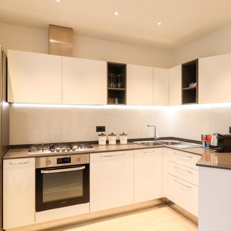 Great Apartment near the Centre - with Free Parking - Apartment mit 3 Schlafzimmern und Balkon - 10