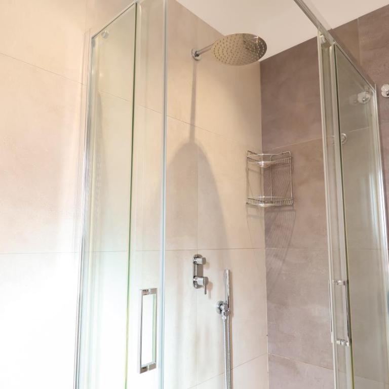Great Apartment near the Centre - with Free Parking - Apartment mit 3 Schlafzimmern und Balkon - 26