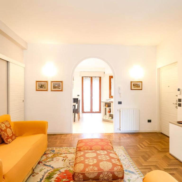 Great Apartment near the Centre - with Free Parking - Apartment mit 3 Schlafzimmern und Balkon - 1