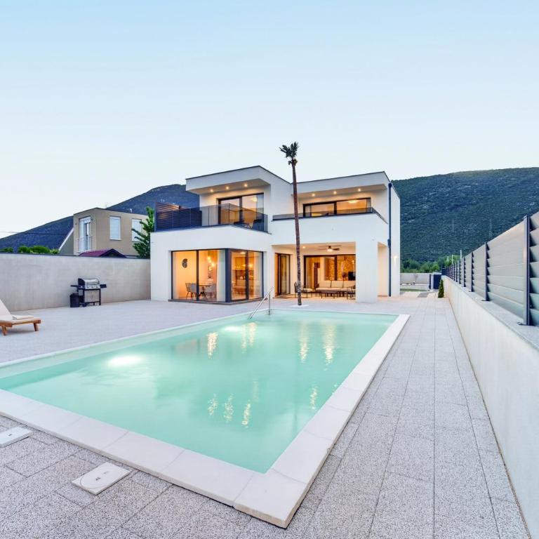 Villa Tadea - Three-Bedroom Villa - 1