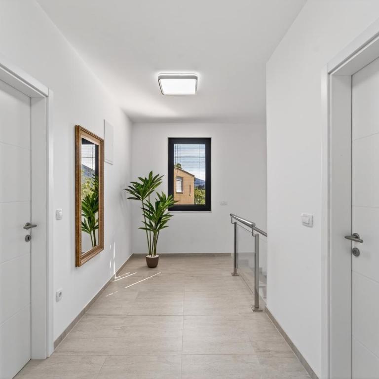 Villa Tadea - Three-Bedroom Villa - 29
