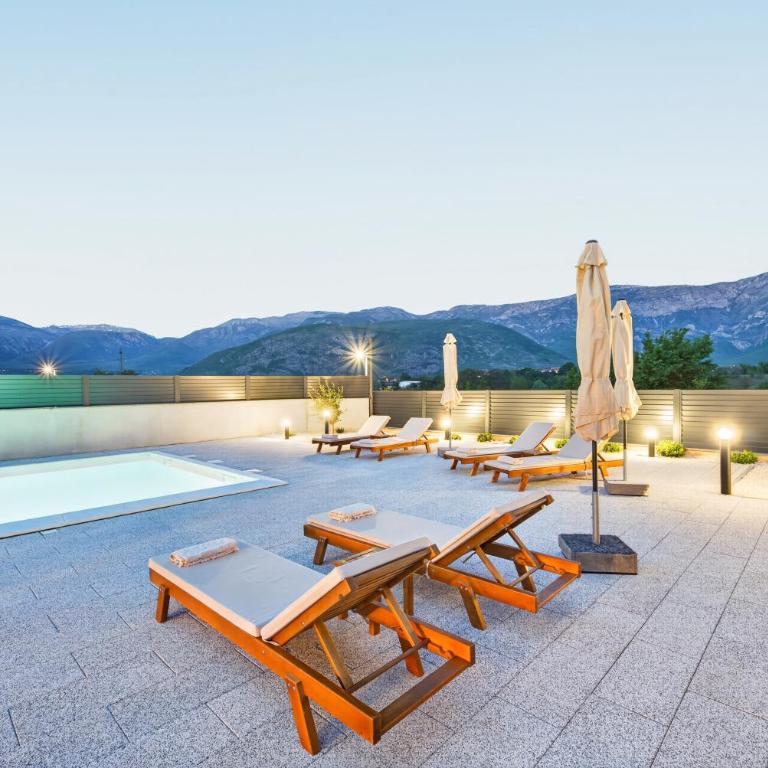Villa Tadea - Three-Bedroom Villa - 80