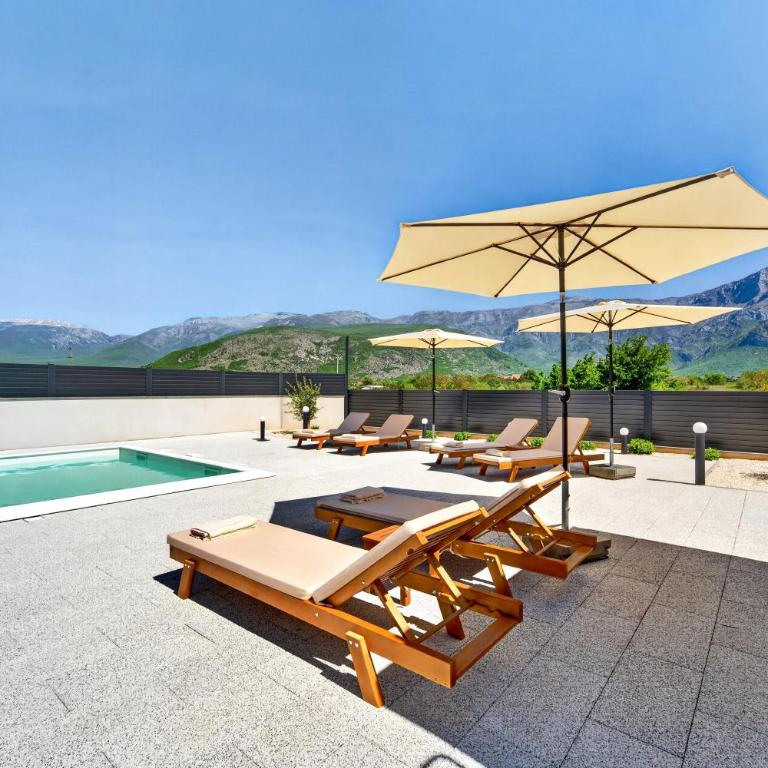 Villa Tadea - Three-Bedroom Villa - 81