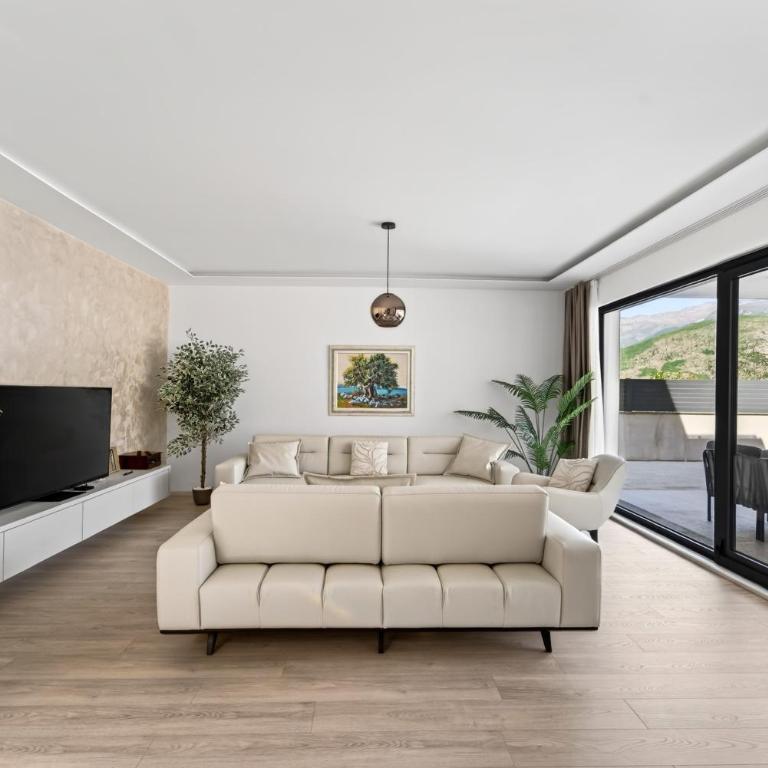 Villa Tadea - Three-Bedroom Villa - 10