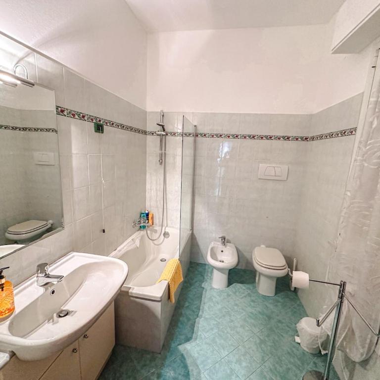 Casa Ornella - Appartamento con 2 Camere da Letto, Balcone e Vista mare - 3