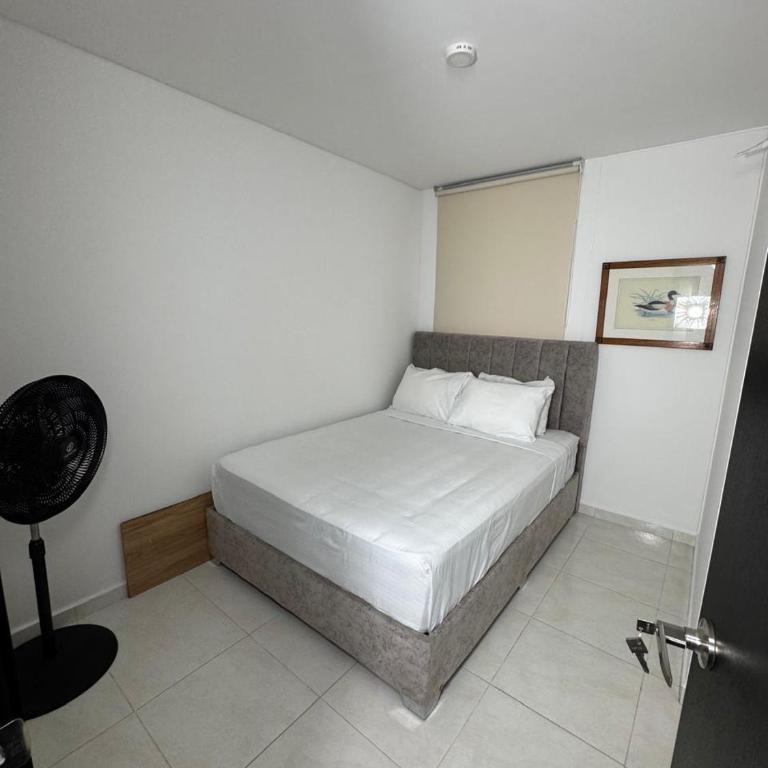Apartamento moderno en zona exclusiva - Three-Bedroom Apartment - 9