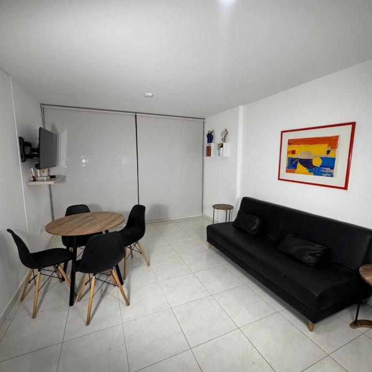 Apartamento moderno en zona exclusiva - Three-Bedroom Apartment - 17
