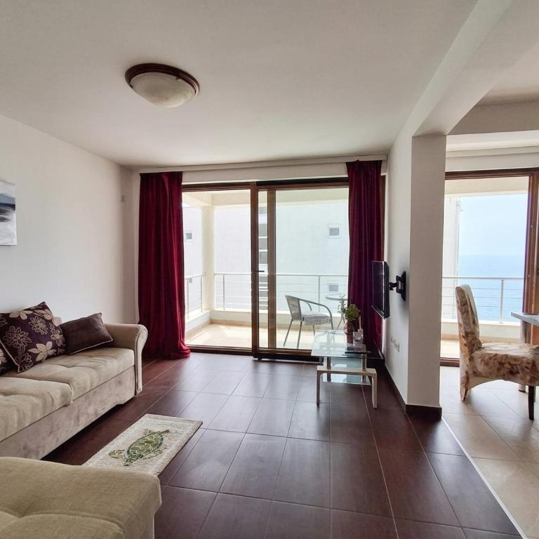 Coastal Apartment with Terrace & Pool - One-Bedroom Apartment - 3