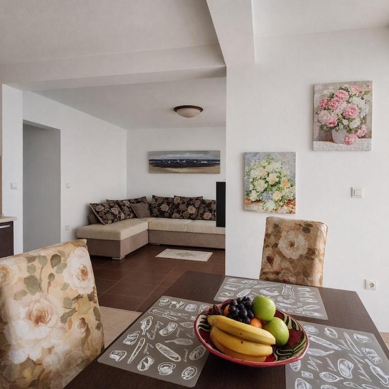 Coastal Apartment with Terrace & Pool - One-Bedroom Apartment - 9